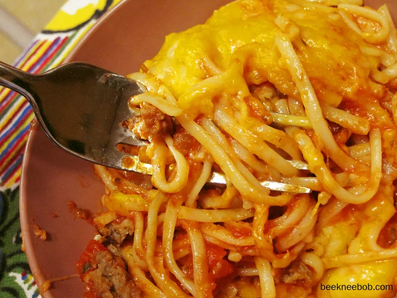 5 ingredient baked spaghetti with meat and cheese