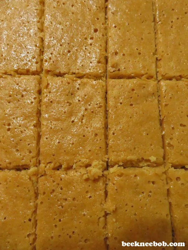 Rows of sliced Jiffy honey cornbread cookies